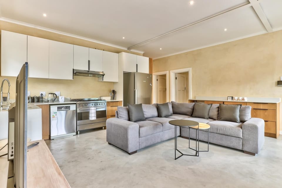 6 bedroom House in Mowbray (22718)