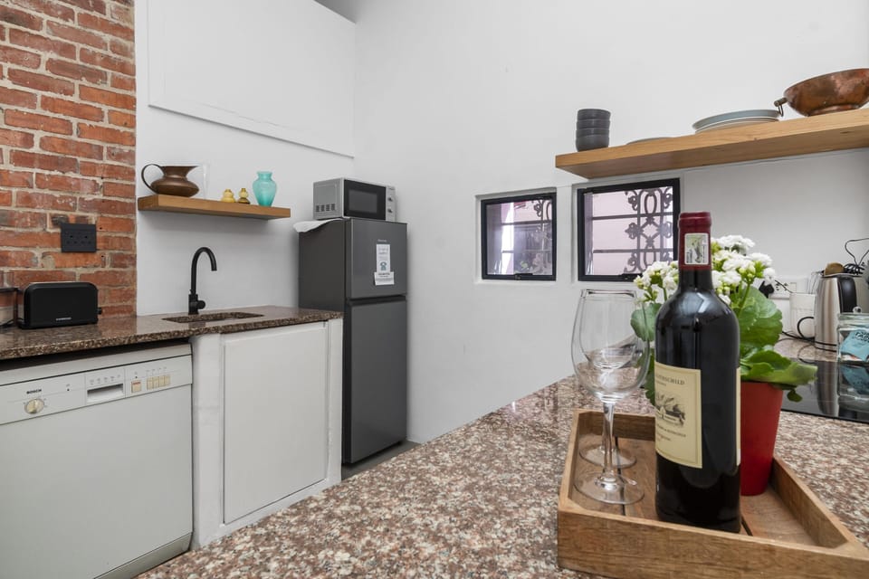 Stylish 2-Bedroom Apt in the Heart of Bo-Kaap (25540)