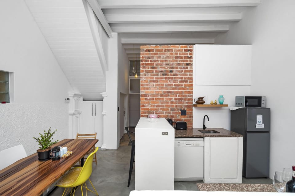 Stylish 2-Bedroom Apt in the Heart of Bo-Kaap (25563)