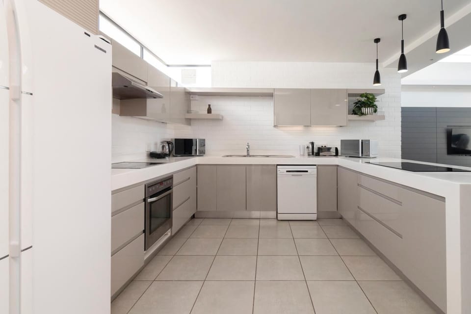 Metropole Private Room with Shared Amenities (23420)