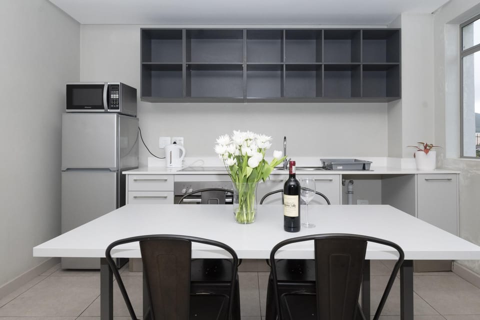 Spacious Apartment at Metropole Rosebank (24274)