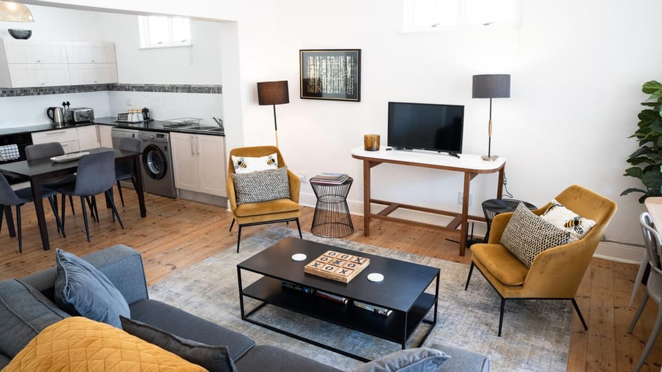 Dalebrook Place - Unit 8 (33996)