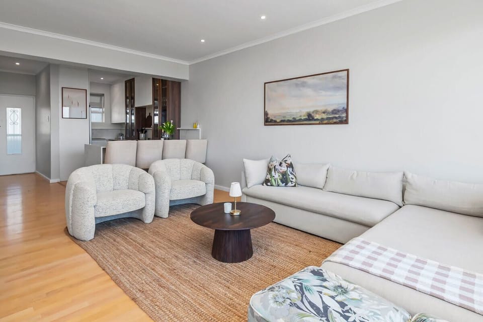 Green Point 8th-Floor Stay with Stunning Views (31618)