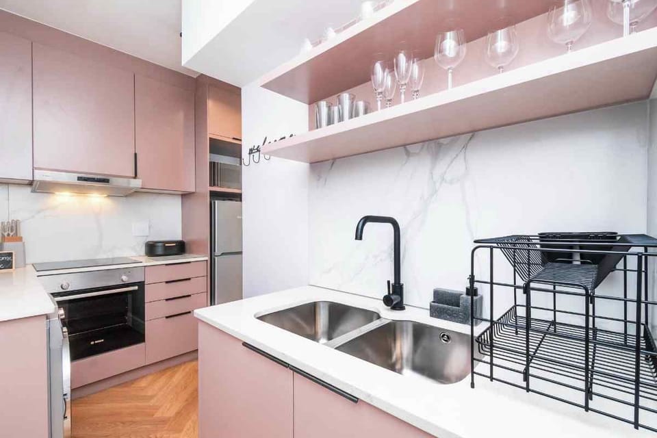 Chic 2nd Floor Venice House Apartment + Balcony (31459)