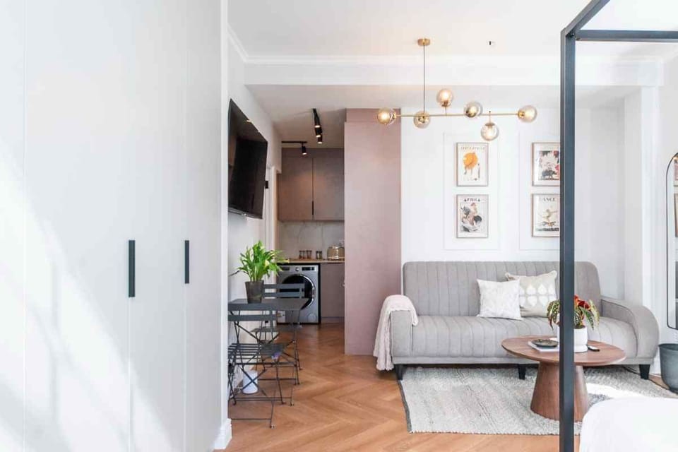 Chic 2nd Floor Venice House Apartment + Balcony (31455)