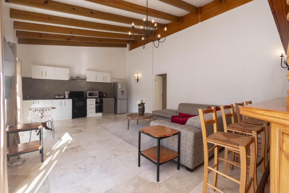 Private 1 Bed Suite at Yalwa House with Pool (27601)