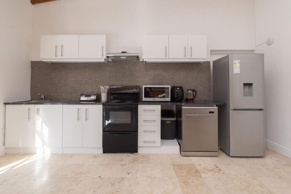 Private 1 Bed Suite at Yalwa House with Pool (27603)