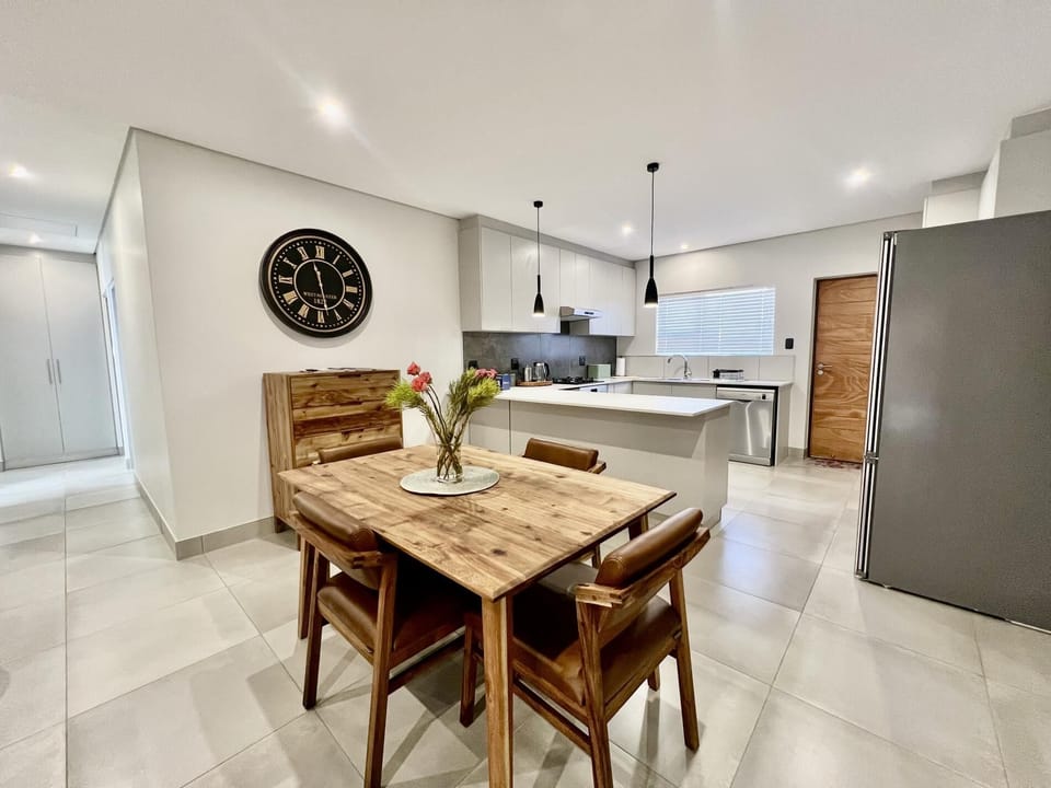 Spacious & Central George Getaway at 1 on York (28277)