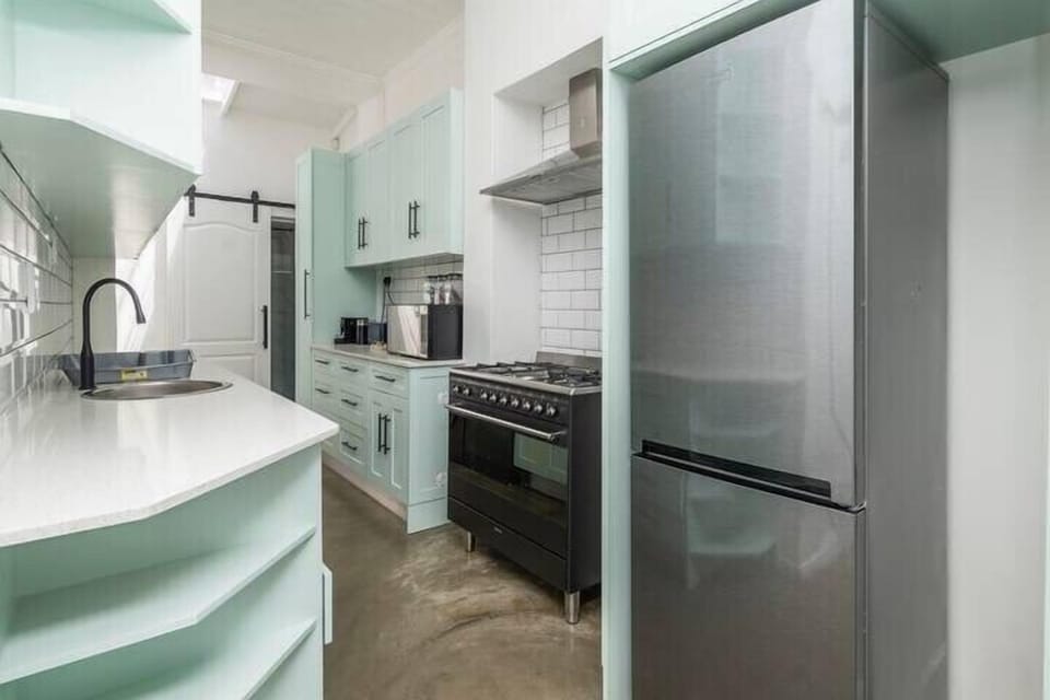 Contemporary Two Bedroom House in Green Point (365)