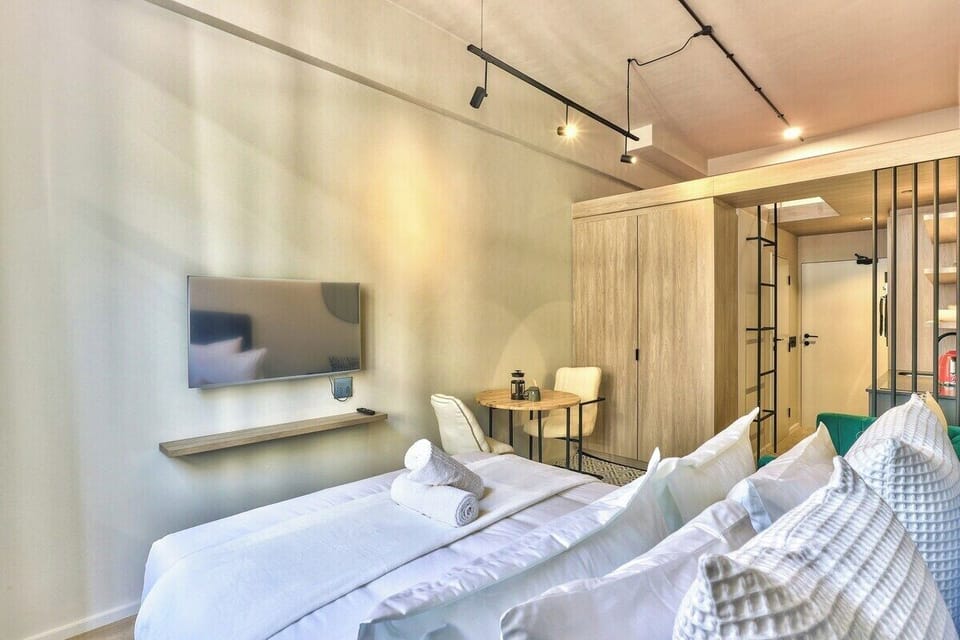 Full Bedroom