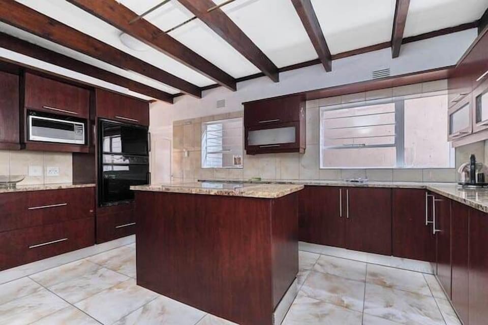 Luxurious Oasis home in Sandton with inverter (4048)