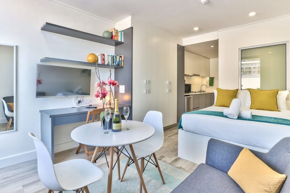 Mountain Views Studio In an Artistic Neighborhood (4295)