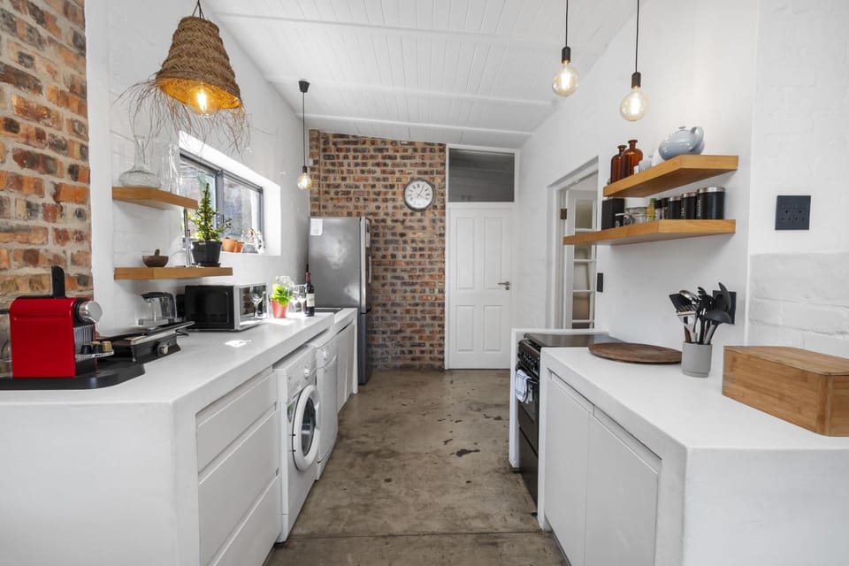 Bo-Kaap 2BD Beauty w/Patio&Views (25477)