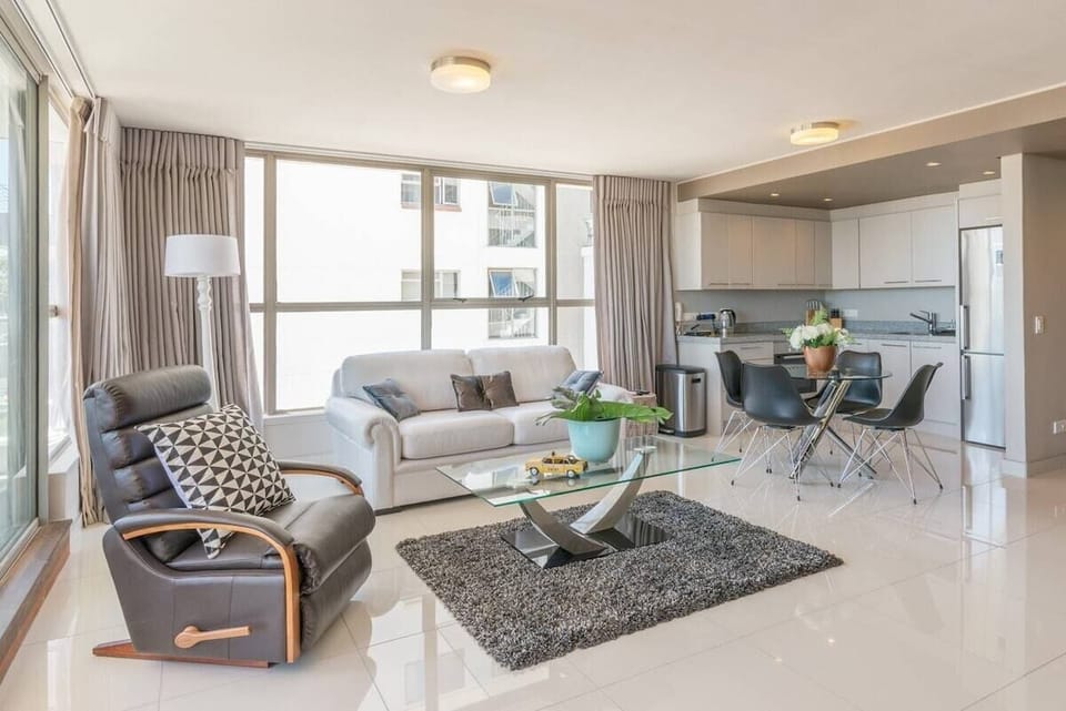 Ultra luxury Waterfront close chef-worthy kitchen (6295)
