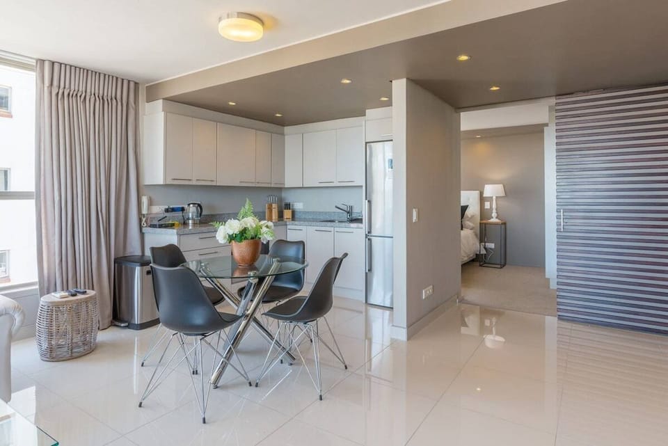 Ultra luxury Waterfront close chef-worthy kitchen (6297)