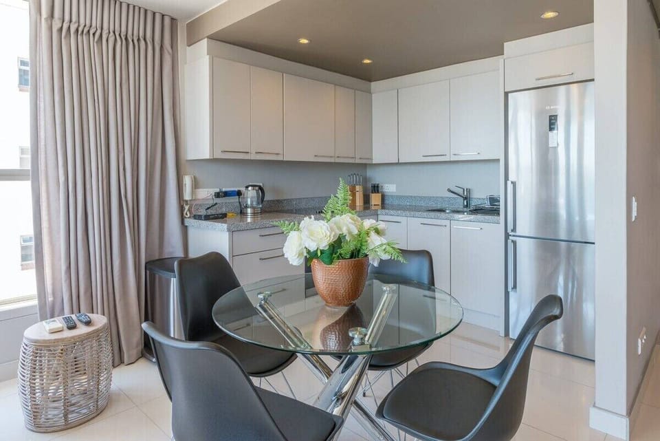 Ultra luxury Waterfront close chef-worthy kitchen (6298)