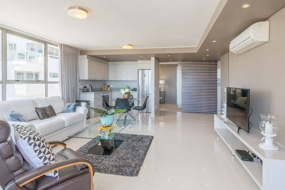 Ultra luxury Waterfront close chef-worthy kitchen (6296)