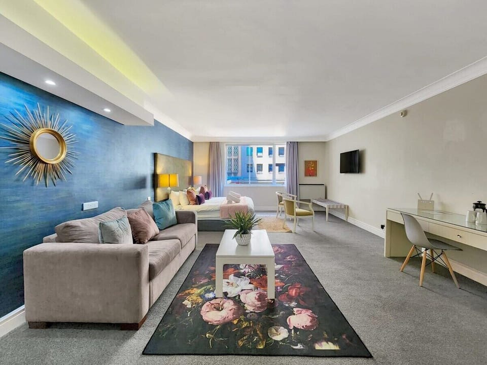 Hotel style convenience and luxury in heart of CBD (7235)