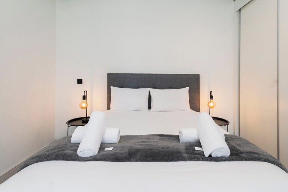 Apartment near Waterfront, Rooftop Pool (12033)