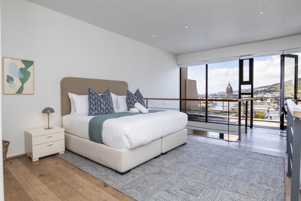 Modern City Loft - Balcony & Scenic Mountain Views (30692)