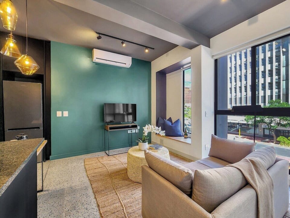 Modern City Escape Bright & Stylish Stay (13554)
