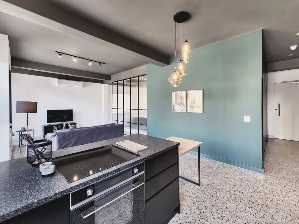 Stylish Studio in the Heart of CPT (28219)