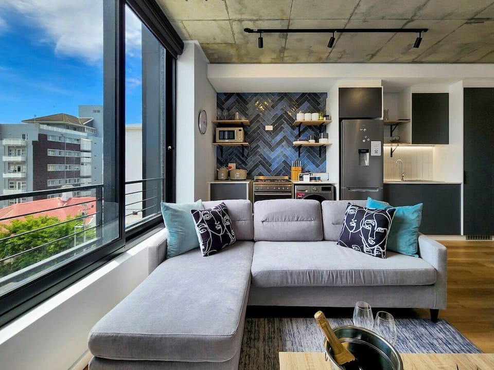 Four on O Modern Stay Near Promenade (15167)