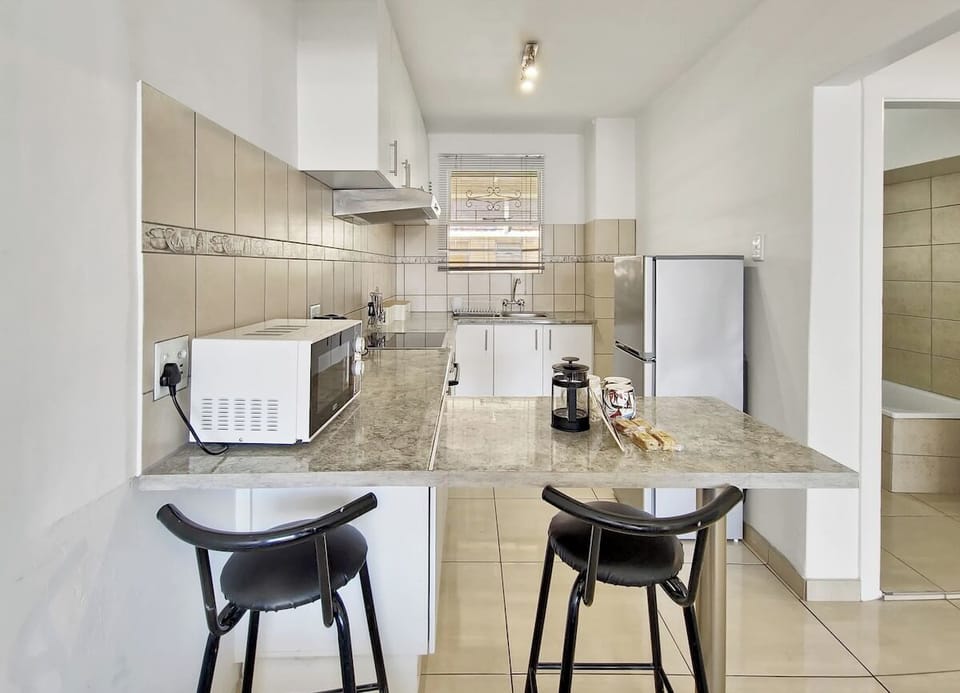 Sophisticated 2BR Apartment in Heart of GreenPoint (15849)