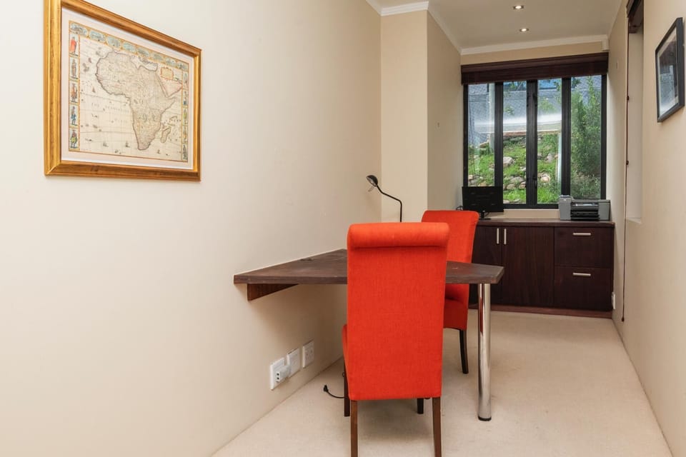 Elegant Villa Escape in Hout Bay – Views & Pool (28135)