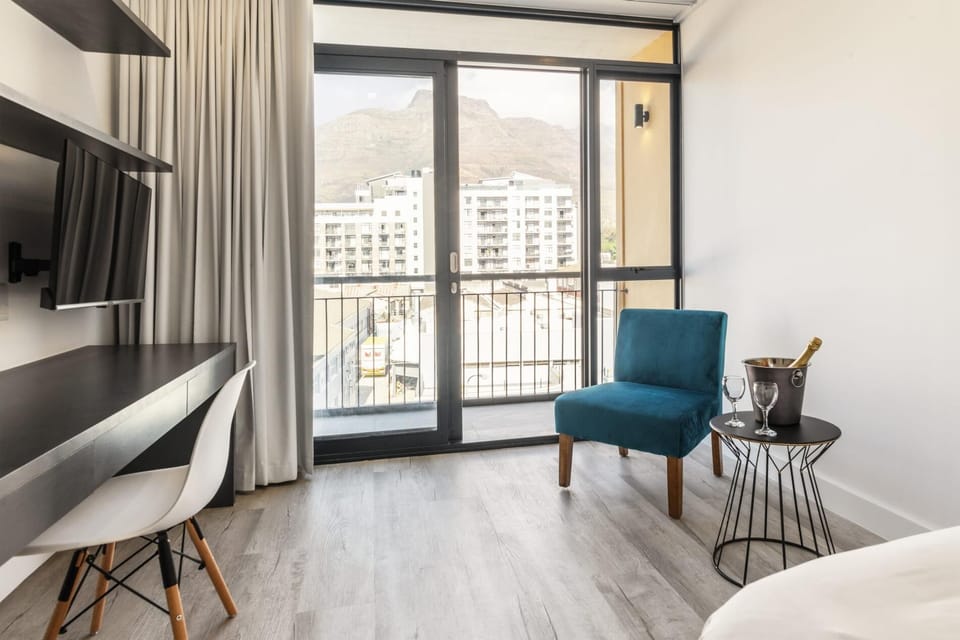 1onAlbert Lively space in vibrant, Woodstock (22021)