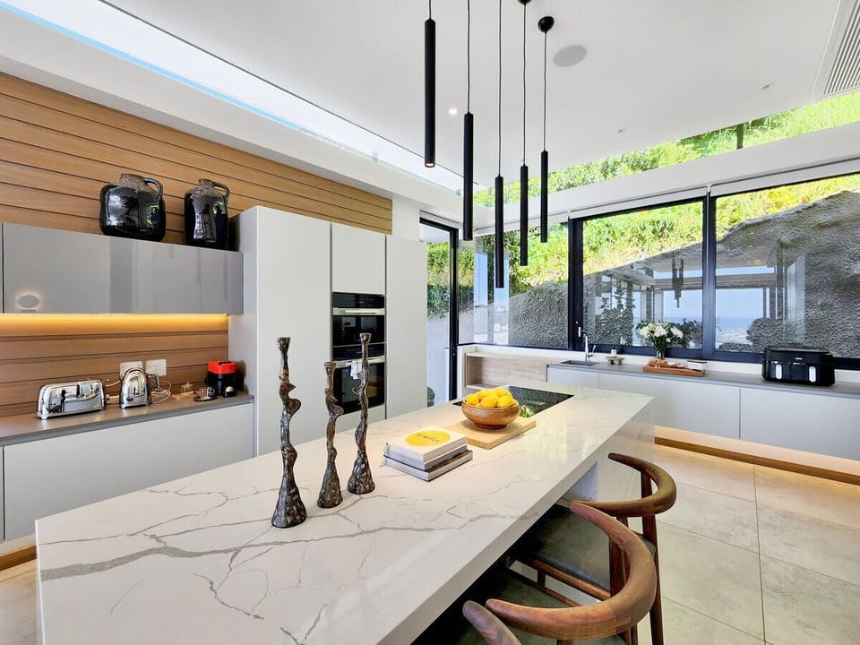 4-Floor Bantry Bay Villa with Stunning Views (31695)