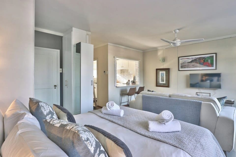 Sunny beautiful studio with AC and Balcony (22984)