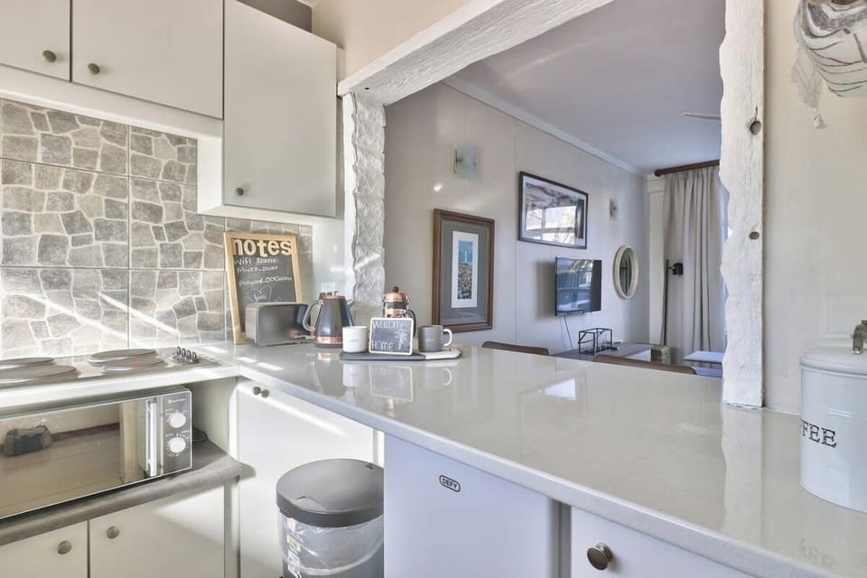Sunny beautiful studio with AC and Balcony (22987)