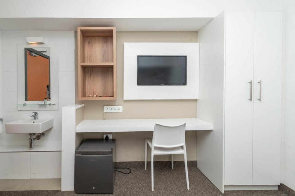 Metropole Private Room in Social Setting (23443)