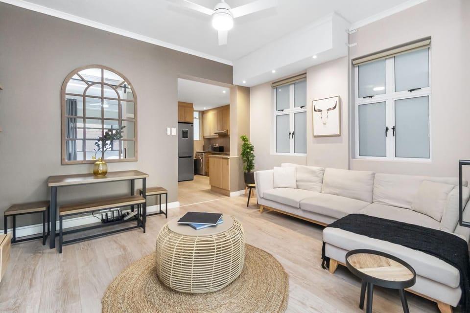 Knightsbridge 1-Bed Seaside Apartment in Sea Point (28769)