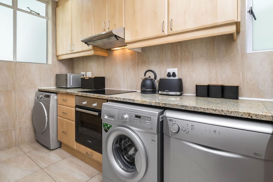 Knightsbridge 1-Bed Seaside Apartment in Sea Point (28760)