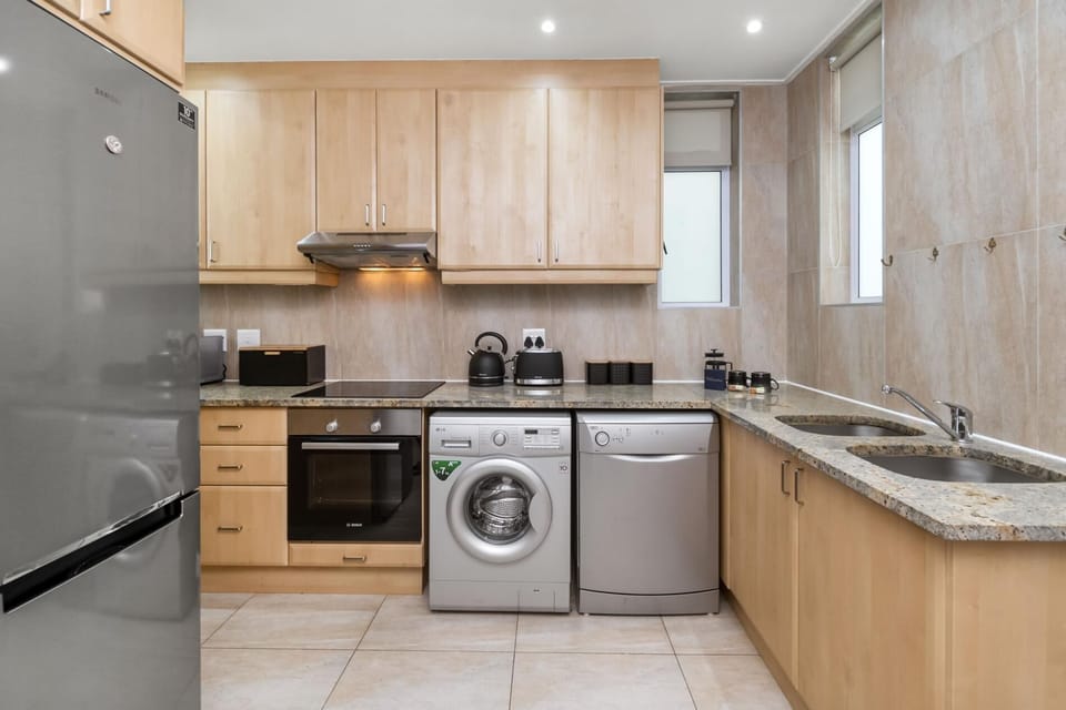 Knightsbridge 1-Bed Seaside Apartment in Sea Point (28759)