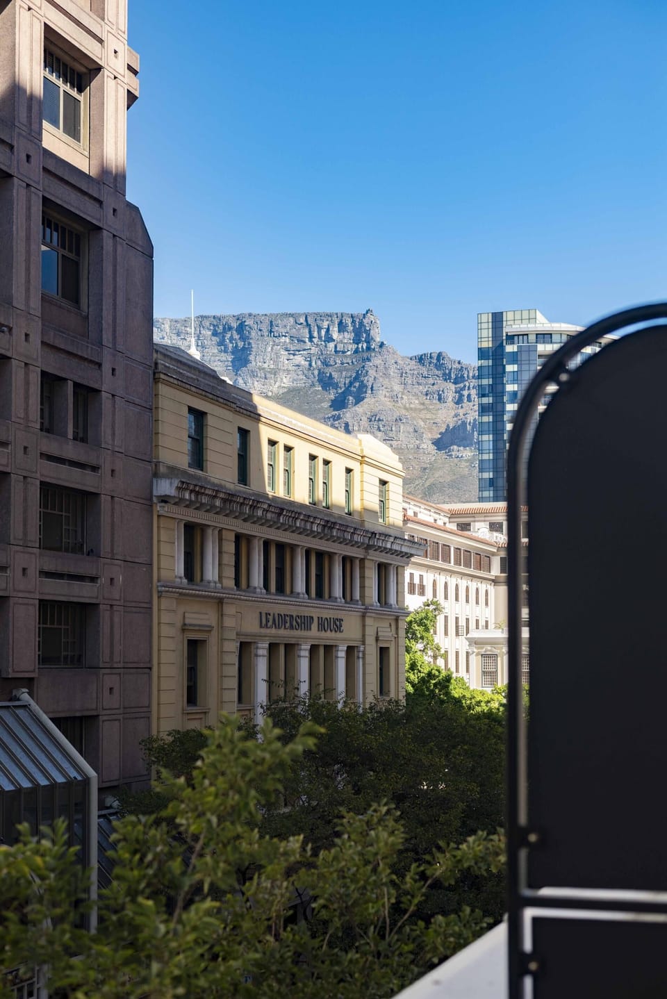 Modern CBD Apt near CTICC & Greenmarket Square (27480)