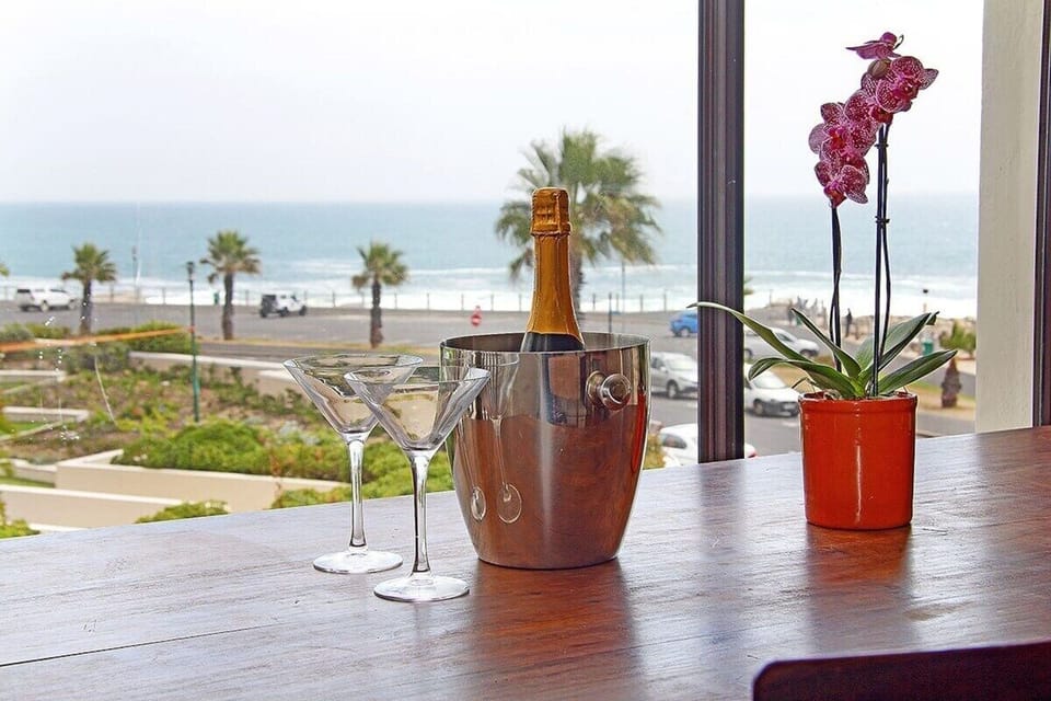 Ocean views. Beach front 4 sleeper Great Location (2111)