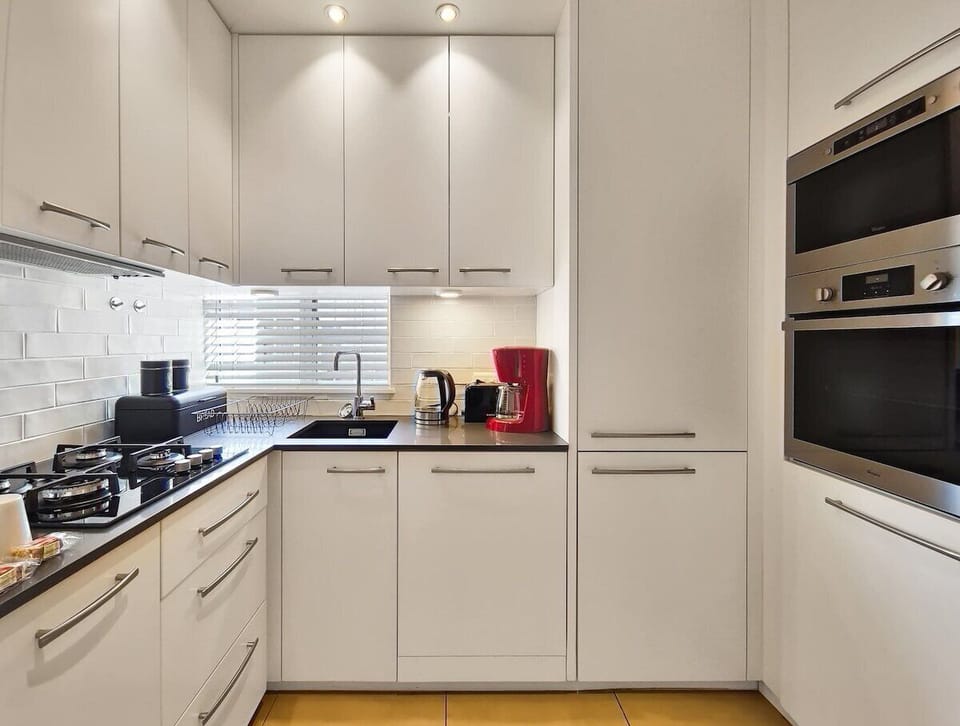 Stylish, Open-plan Apt, AC, Fireplace in Sea Point (4073)