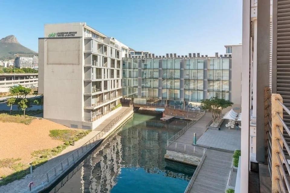 Harbour& Canals Family Apt with Parking, A/C, Fast (4336)