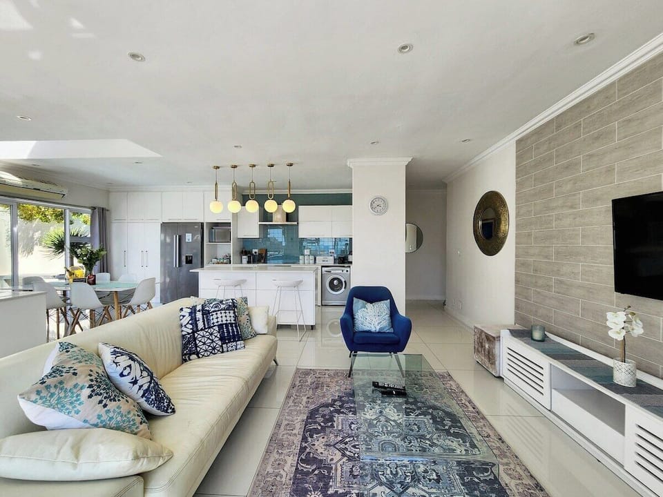 LOUNGE SPACE