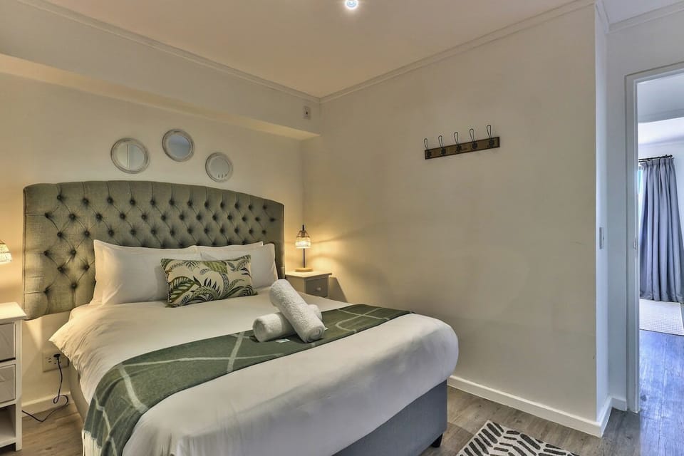 Castle Rock Gem with Table Mountain Views & Pool (8158)