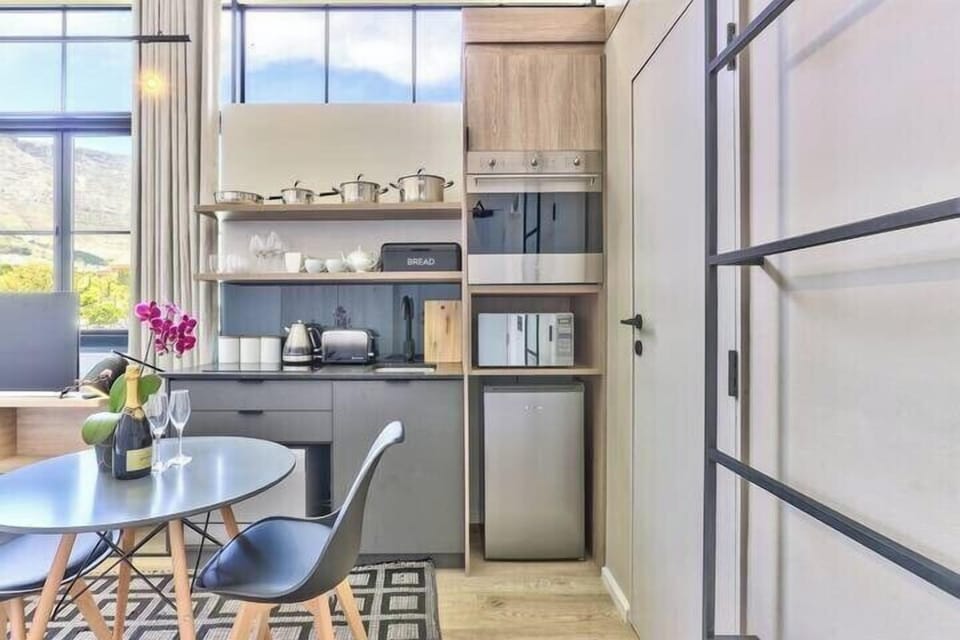 The Harri  Corner Comfort in the Heart of Cape To (9277)