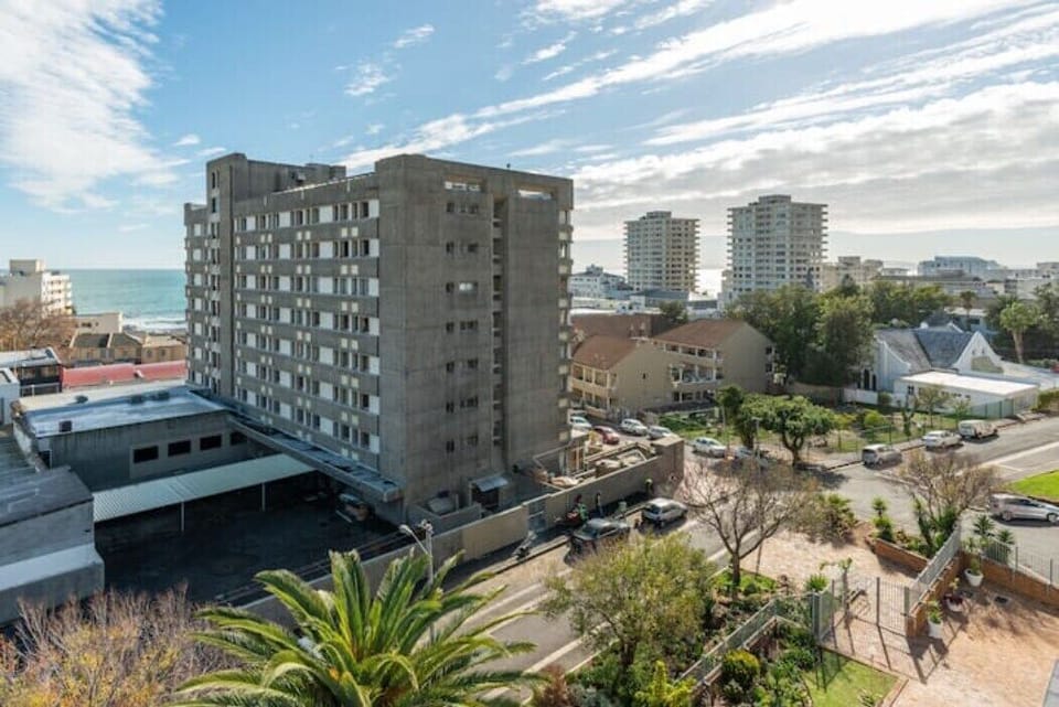 Ocean Views - Sea Point Studio w Netflix+Fast WIFI (9625)