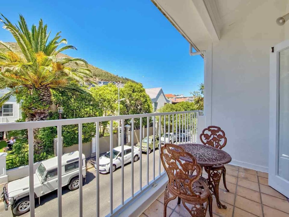 Modern 4-Bed Villa Green Point w patio & Parking (31193)