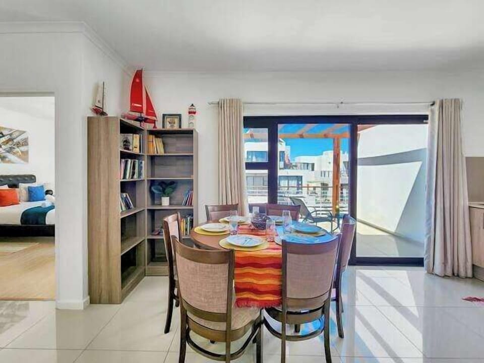 Beach-side, tranquil coastal retreat apartment (11618)