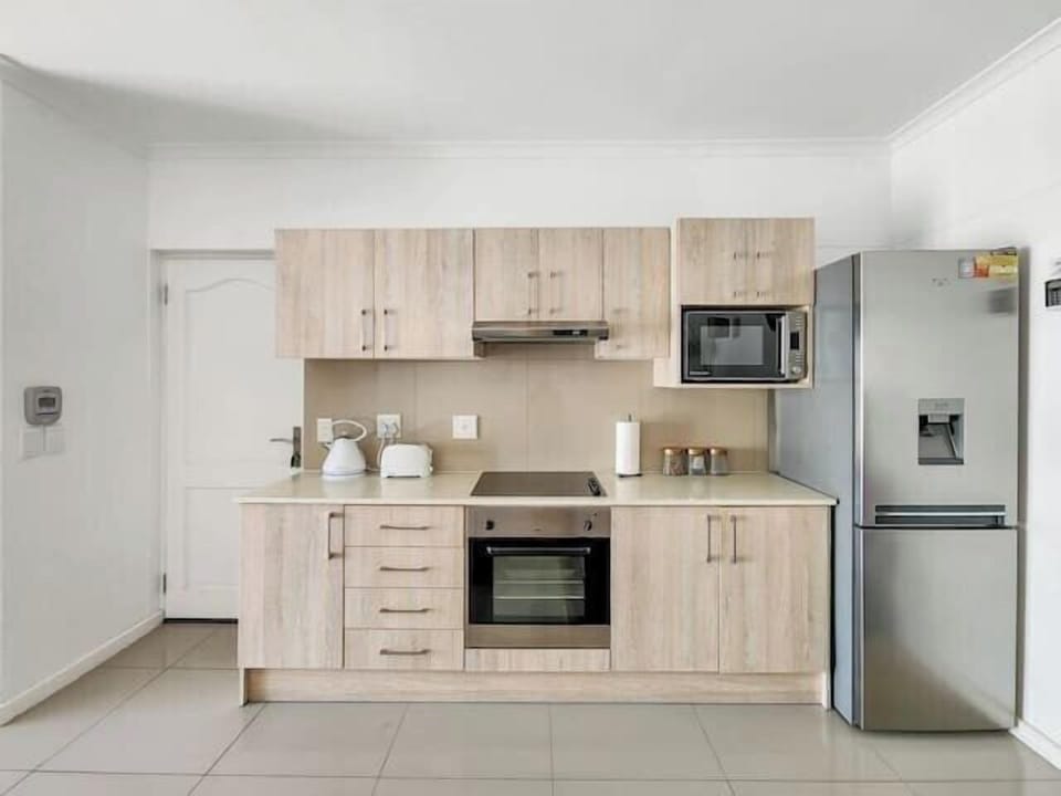 Beach-side, tranquil coastal retreat apartment (11615)