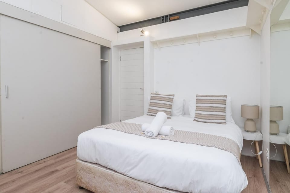 Luxury 4-Bed Villa in Tamboerskloof (30782)