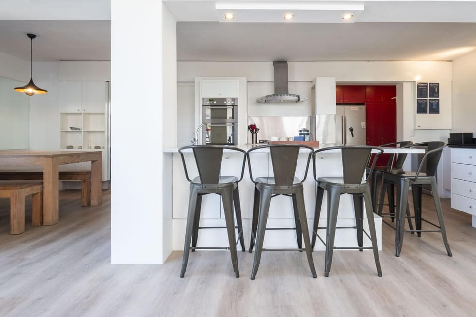 Luxury 4-Bed Villa in Tamboerskloof (30766)